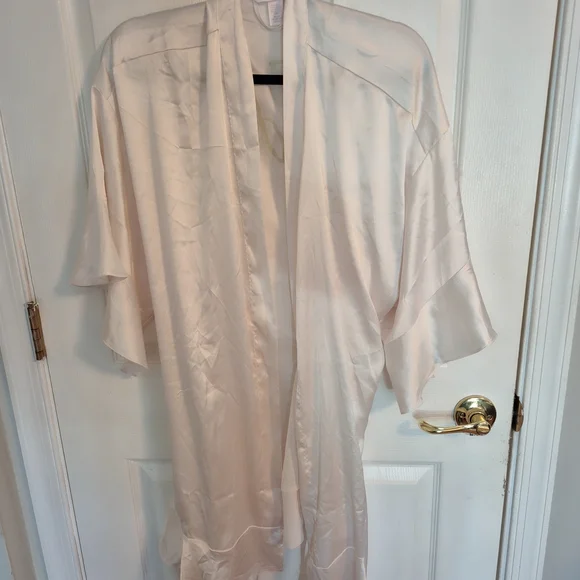 Victoria's Secret Ivory Satin Robe - Picture 6 of 7